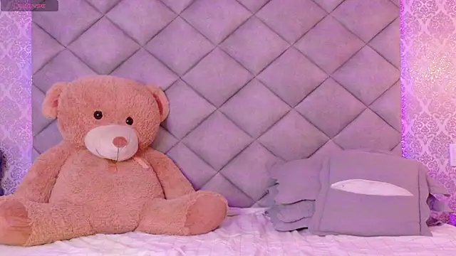 Snapshot of TinyCurlQueen chatting on December 2025 07:55:02 PM TinyCurlQueen online show from December 2025 07:55:02 PM