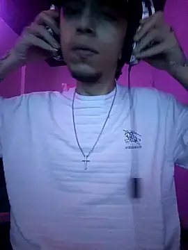 Snapshot of Aron_Shelby chatting on December 2025 03:29:02 AM Aron Shelby online show from December 2025 03:29:02 AM