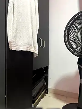 Snapshot of OliverWest04 chatting on November 2025 11:16:01 PM OliverWest04 online show from November 2025 11:16:01 PM