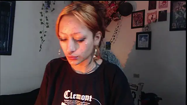 Layla quinn online show from June 2026 12:32:02 PM