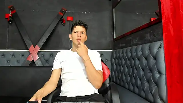 Snapshot of Erick_white chatting on December 2025 02:43:02 PM Erick white online show from December 2025 02:43:02 PM