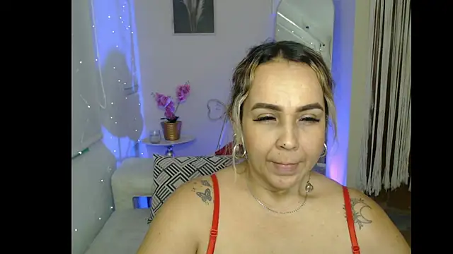 Snapshot of Aunty_milf chatting on June 2026 07:58:01 PM Aunty milf online show from June 2026 07:58:01 PM