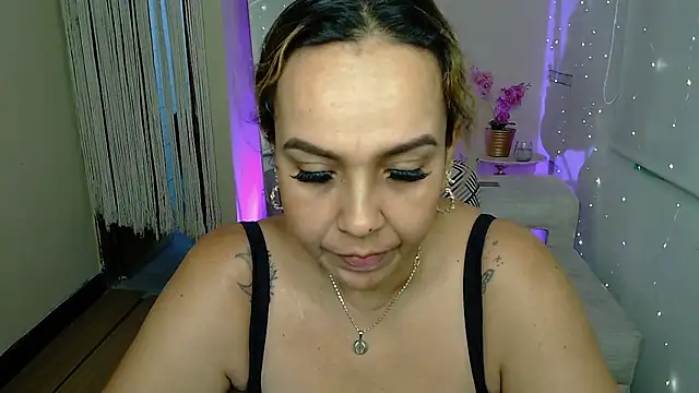 Snapshot of Aunty_milf chatting on July 2026 04:24:01 PM Aunty milf online show from July 2026 04:24:01 PM