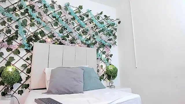 CharlotteBlossom online show from December 2025 08:55:01 PM