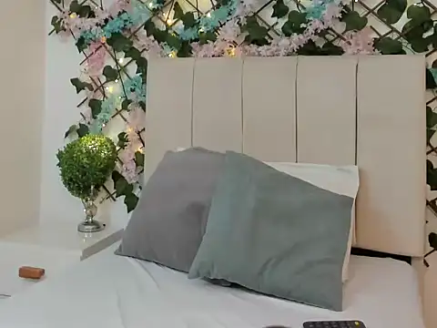 CharlotteBlossom online show from December 2025 08:31:02 PM