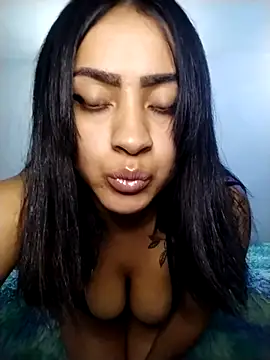 Snapshot of NiinaHans chatting on November 2025 12:05:01 PM NiinaHans online show from November 2025 12:05:01 PM