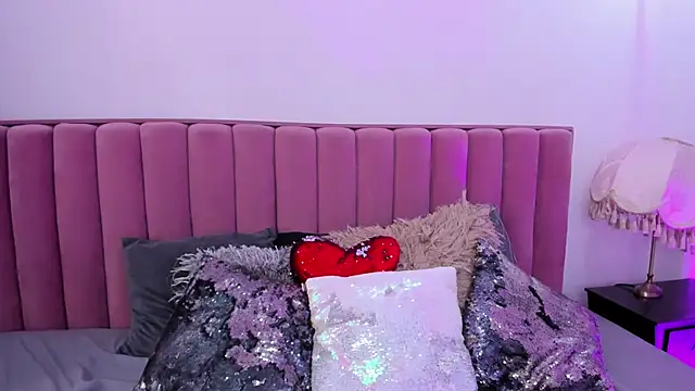 Emma Moore8 online show from November 2025 10:10:02 PM