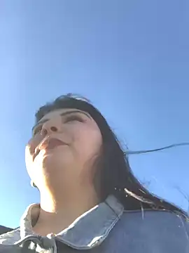 Snapshot of Yuliks_ chatting on November 2025 11:54:01 AM Yuliks online show from November 2025 11:54:01 AM