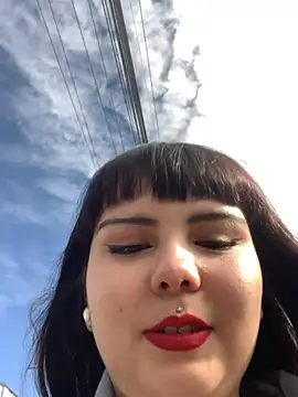 Snapshot of Yuliks_ chatting on November 2025 01:22:01 PM Yuliks online show from November 2025 01:22:01 PM