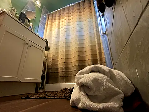 xxxenzo1 online show from October 2025 12:10:02 AM