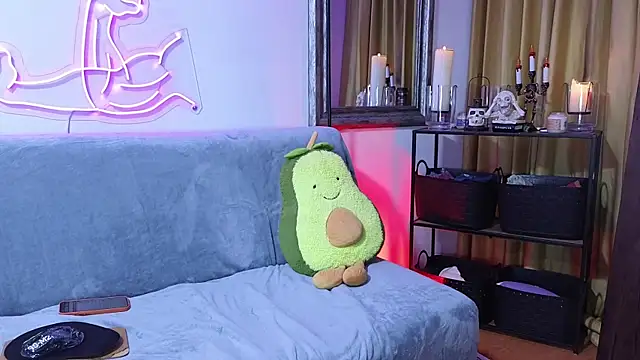 MightyLaura1 online show from April 2026 12:04:01 AM