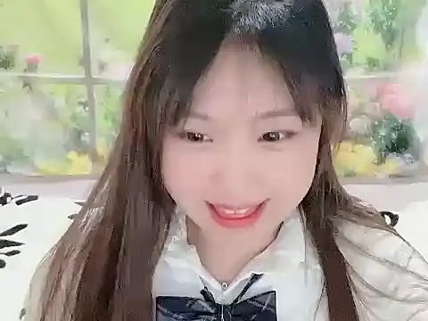 Snapshot of Poppy13 chatting on November 2025 02:39:01 PM Poppy13 online show from November 2025 02:39:01 PM