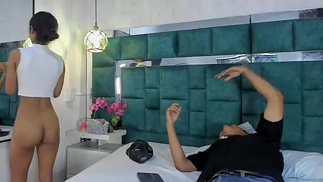  bonnyandclyde online show from April 2026 01:25:01 PM