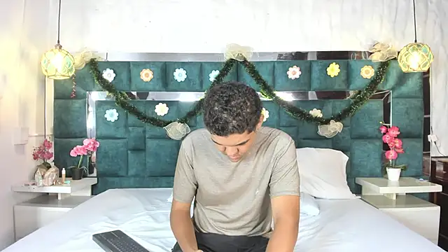  bonnyandclyde online show from December 2025 11:36:01 AM