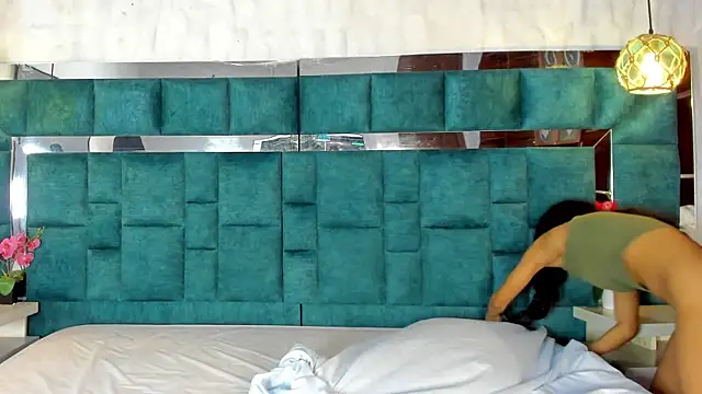  bonnyandclyde online show from April 2026 12:40:02 PM