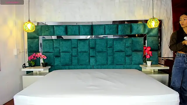  bonnyandclyde online show from February 2026 12:03:02 PM