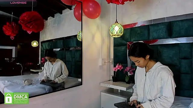  bonnyandclyde online show from February 2026 12:01:02 PM