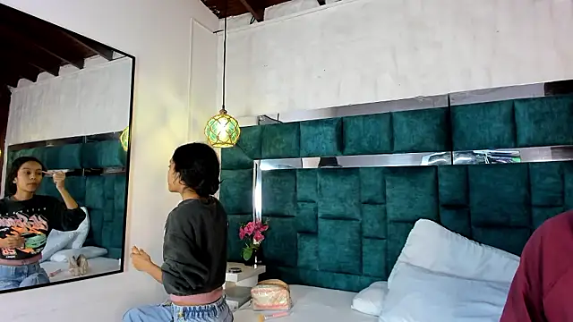  bonnyandclyde online show from March 2026 12:22:02 PM