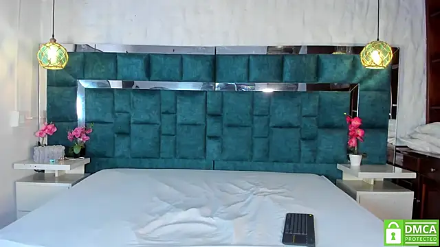  bonnyandclyde online show from March 2026 12:21:01 PM