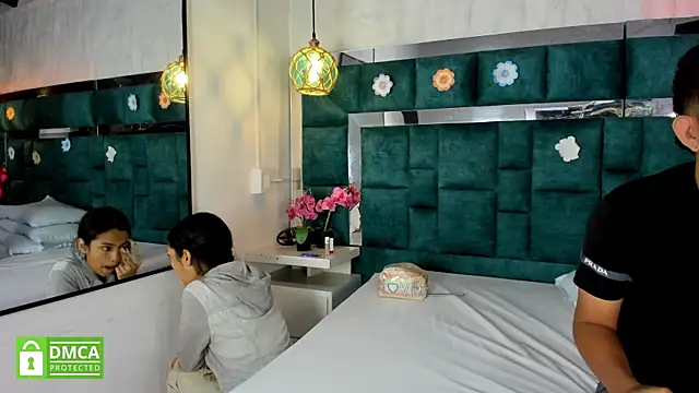  bonnyandclyde online show from January 2026 12:01:01 PM