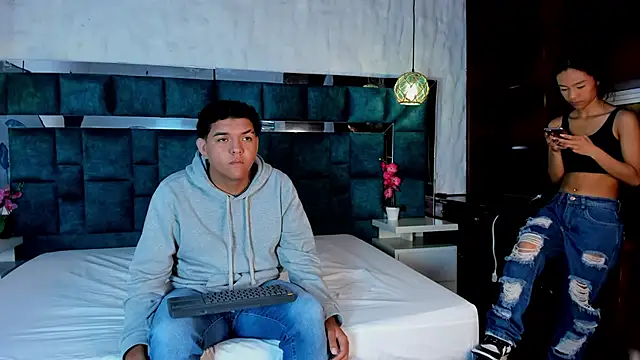  bonnyandclyde online show from March 2026 11:50:02 AM