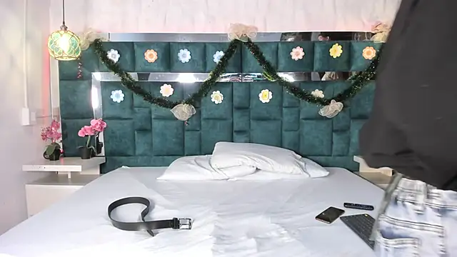 Snapshot of _bonnyandclyde chatting on December 2025 11:49:01 AM bonnyandclyde online show from December 2025 11:49:01 AM