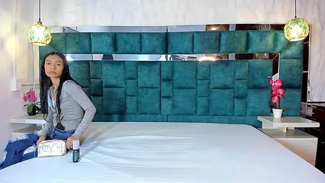  bonnyandclyde online show from January 2026 12:30:01 PM