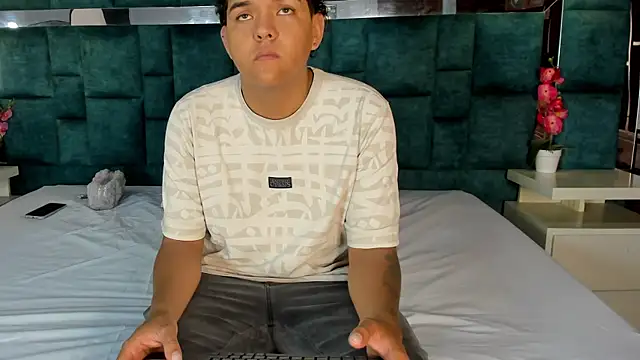  bonnyandclyde online show from April 2026 01:40:03 PM