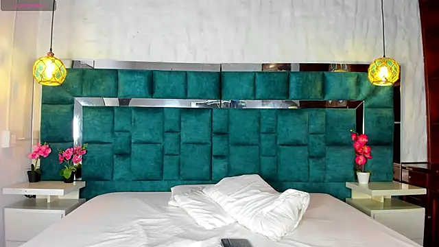  bonnyandclyde online show from March 2026 12:42:01 PM