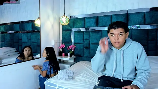  bonnyandclyde online show from March 2026 01:11:01 PM