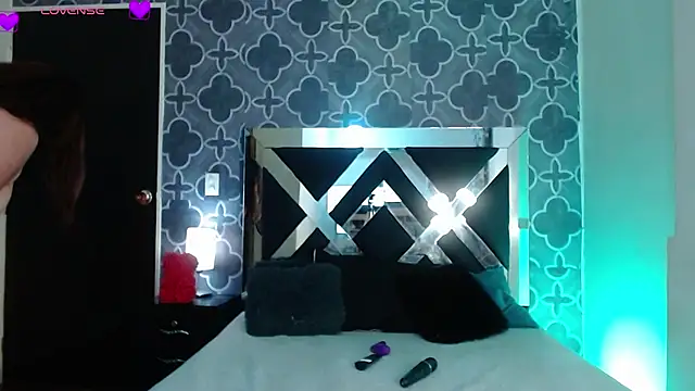 AdeleCruzz online show from November 2025 10:10:01 PM