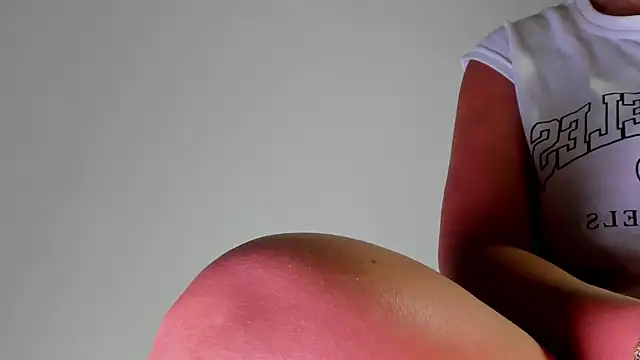 sophie 1  online show from December 2025 01:50:01 AM