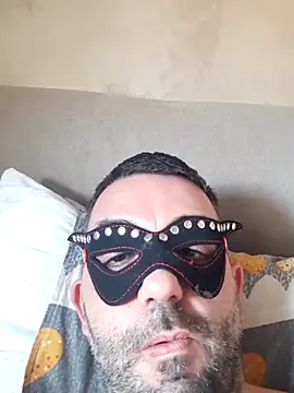 Vampiro83zz online show from June 2026 01:05:02 PM