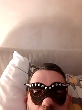 Vampiro83zz online show from June 2026 09:31:01 PM