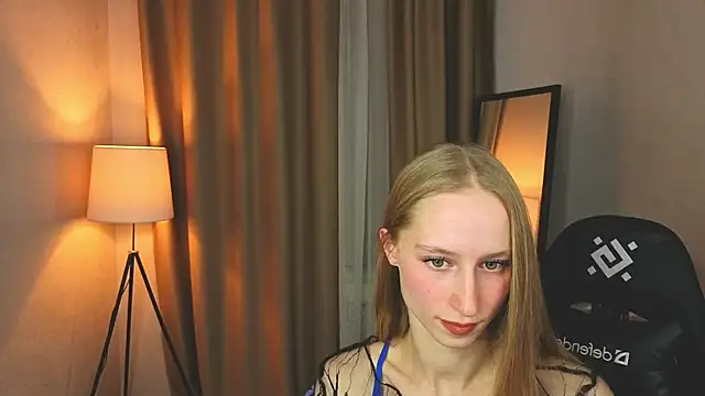 Snapshot of Le0nSky chatting on November 2025 09:48:02 PM Le0nSky online show from November 2025 09:48:02 PM