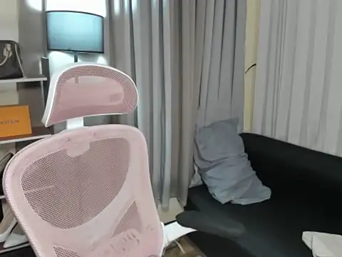 Snapshot of TsUncutMegan chatting on December 2025 07:31:01 PM TsUncutMegan online show from December 2025 07:31:01 PM