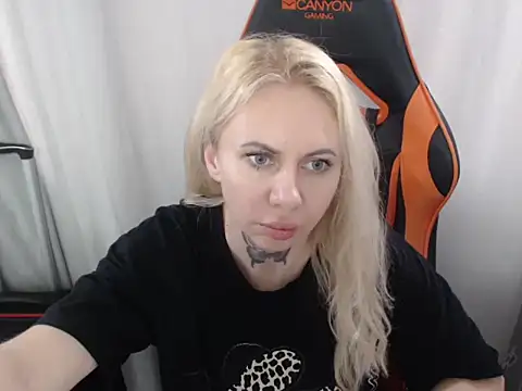 Snapshot of MissButterfly69 chatting on November 2025 11:32:01 AM MissButterfly69 online show from November 2025 11:32:01 AM