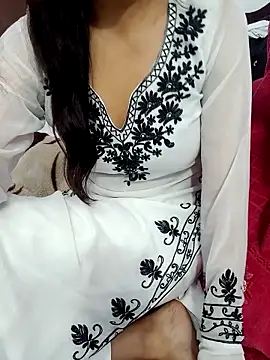 Snapshot of Triptii_0 chatting on December 2025 06:17:01 PM Triptii 0 online show from December 2025 06:17:01 PM