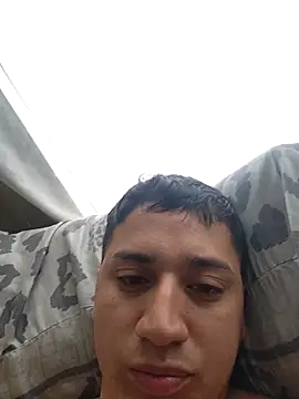 Alvarezz0202 online show from February 2026 01:43:02 PM