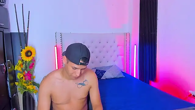 Bigcock Latin21 online show from December 2025 09:54:02 PM