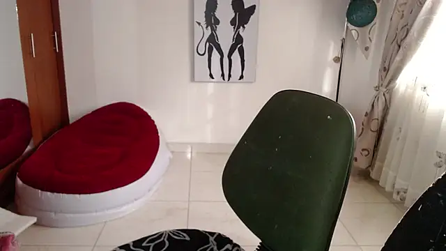 vivian-milf online show from November 2025 12:17:01 PM