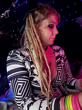 Snapshot of Horny_hippie chatting on October 2025 10:41:02 PM Horny hippie online show from October 2025 10:41:02 PM