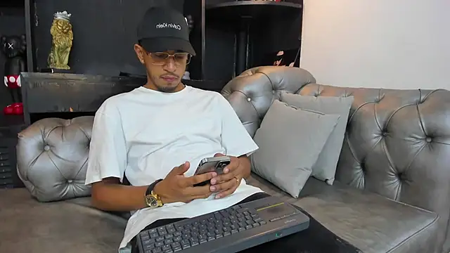 Brand Collins online show from December 2025 08:30:02 PM