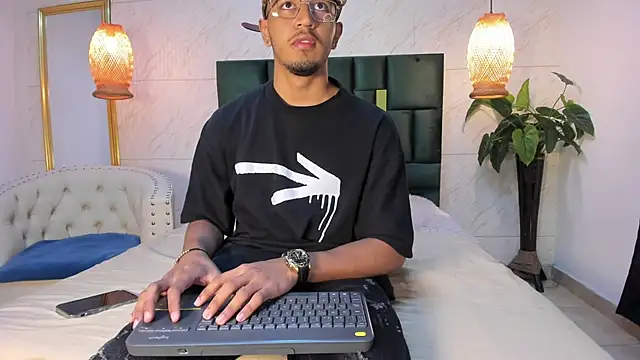 Brand Collins online show from November 2025 11:32:01 AM