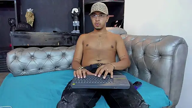 Brand Collins online show from December 2025 09:03:02 PM