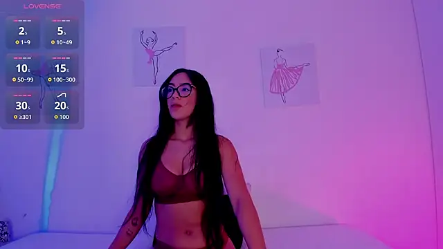 Klohewilliams  online show from December 2025 12:31:01 PM