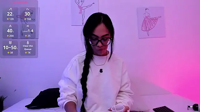 Klohewilliams  online show from December 2025 12:41:01 PM