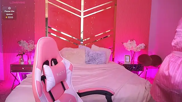 RoxieRay online show from April 2026 01:26:02 PM