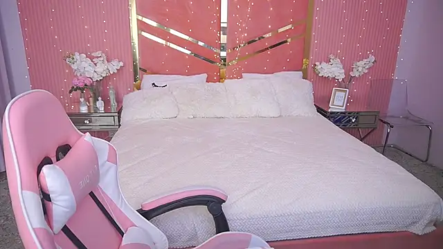 RoxieRay online show from March 2026 02:35:01 PM