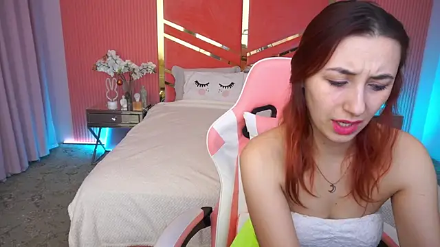 RoxieRay online show from December 2025 03:45:01 PM